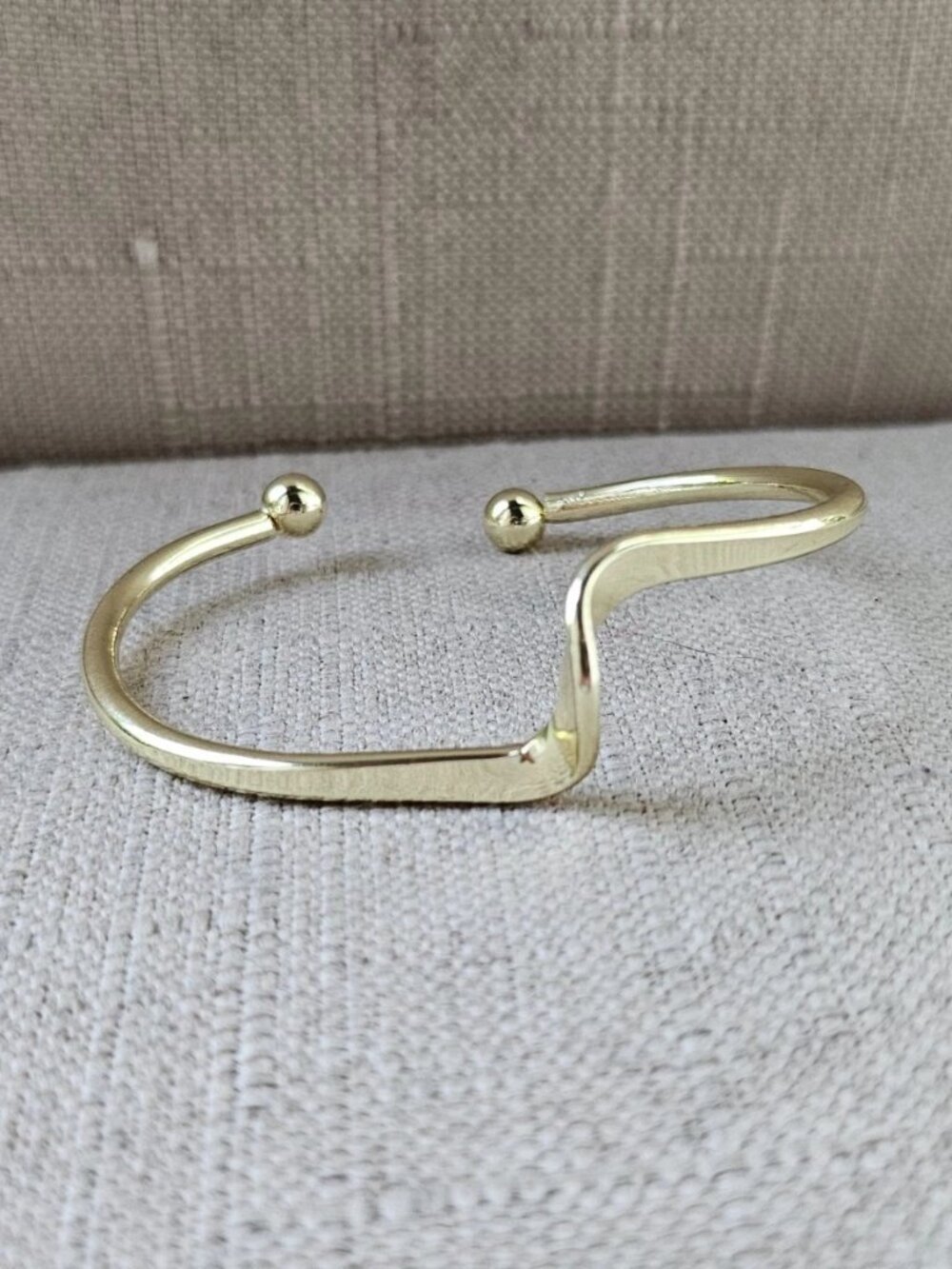 Fashion Bracelet Gold Tone Fashion Wrist Jewelry Wristband Size 5.5 inches - Picture 8 of 10